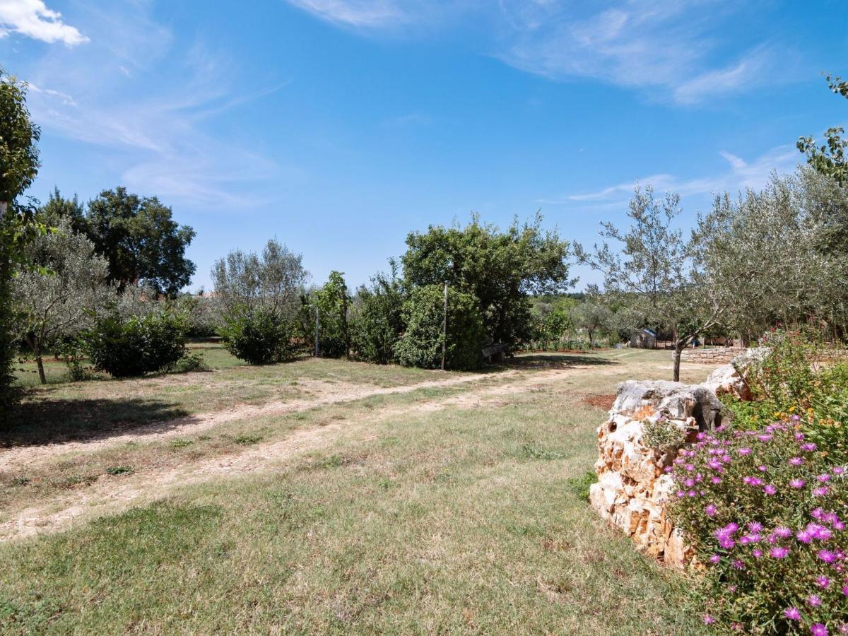 Secluded Apartment In Pore With Garden Poreč Exterior foto