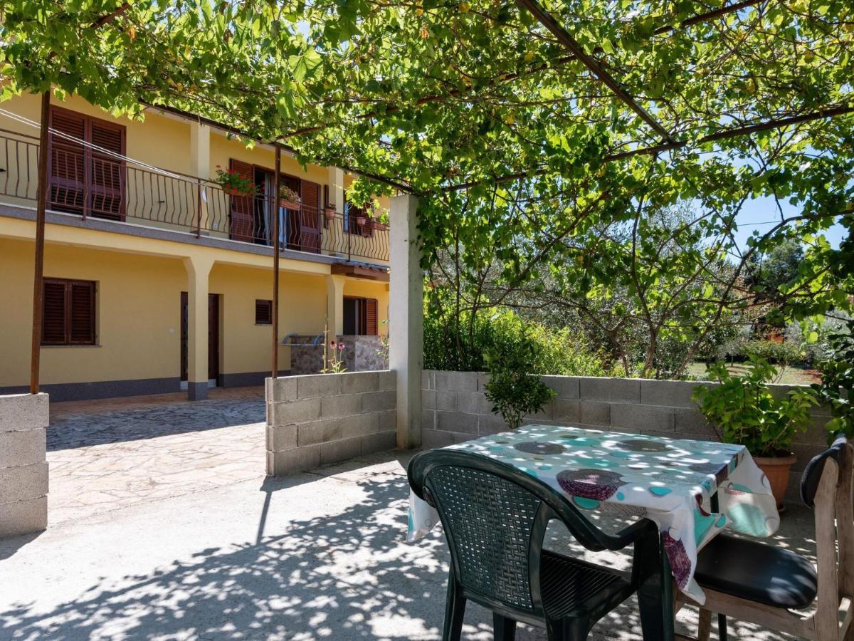 Secluded Apartment In Pore With Garden Poreč Exterior foto